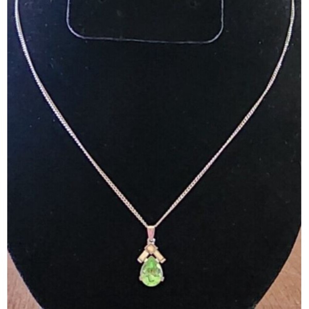 Vintage Trifari Silver Tone Necklace With Green Pendant